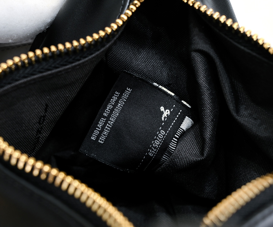 FENDI praphy underarm bag 1009