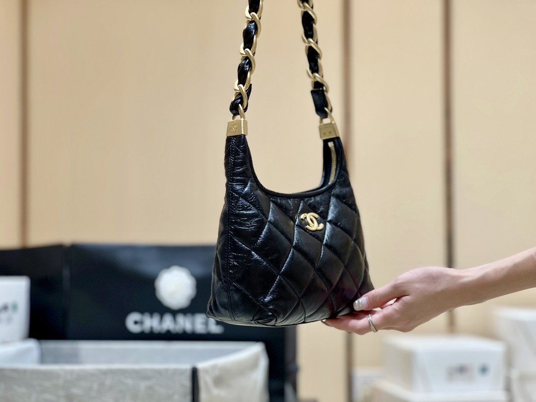 Chanel 24A Haute Couture Hobo Bag AS4922