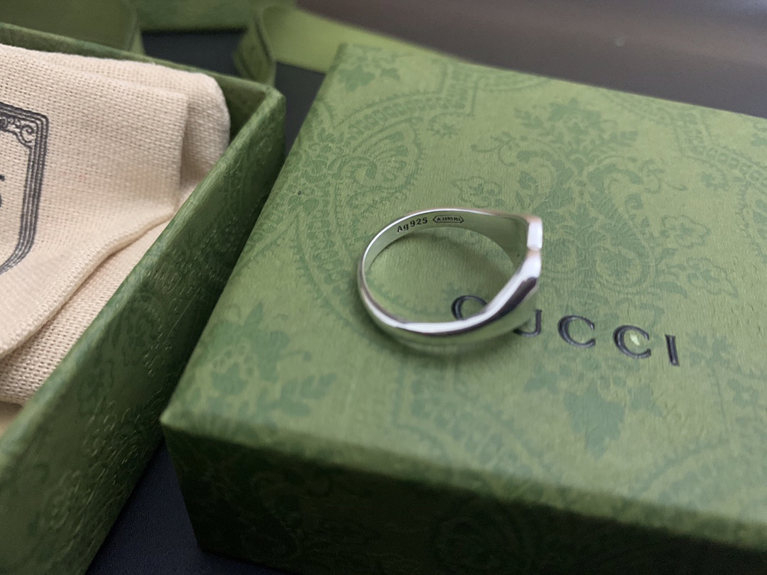 GUCCI new blue enamel heart ring