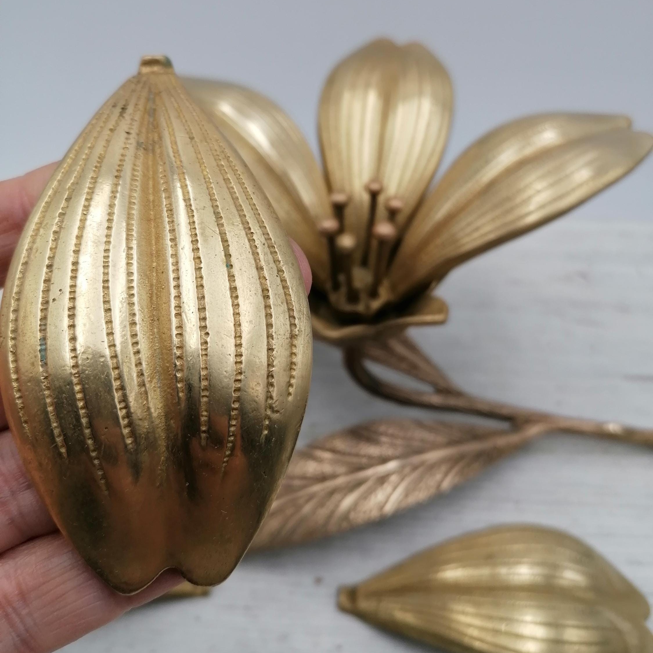 🌟Exclusive Sale ▪ Special Offer Today! 🔥80th Rare Brass Carved Removable Petal Ashtray