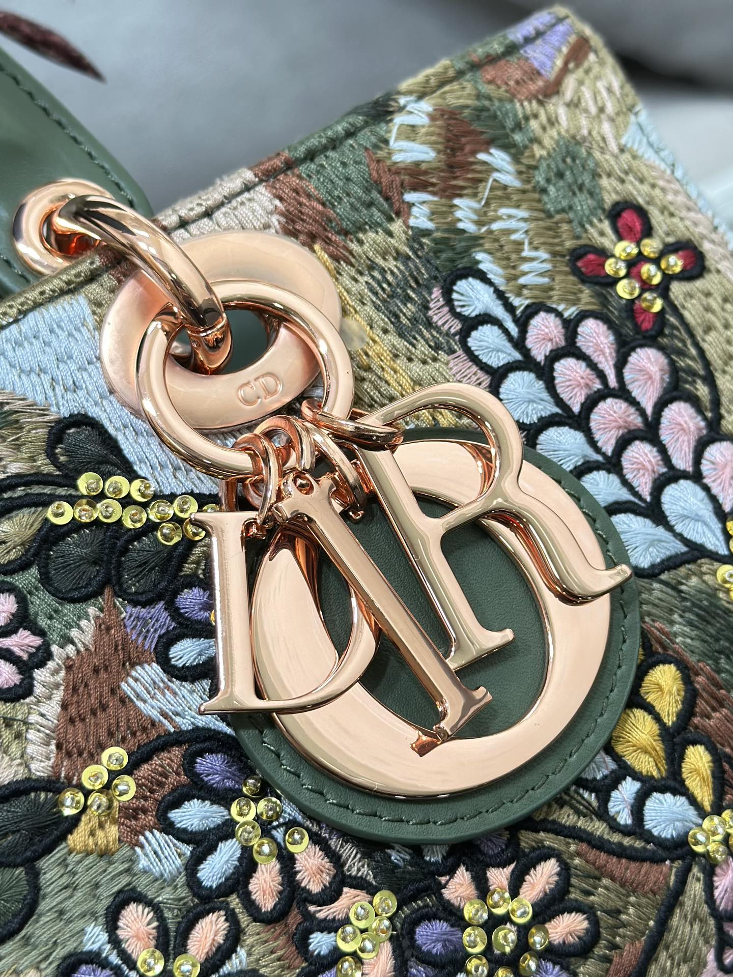 Dior Lady D-Joy horizontal embroidered flower beads Lady Diana bag M0540