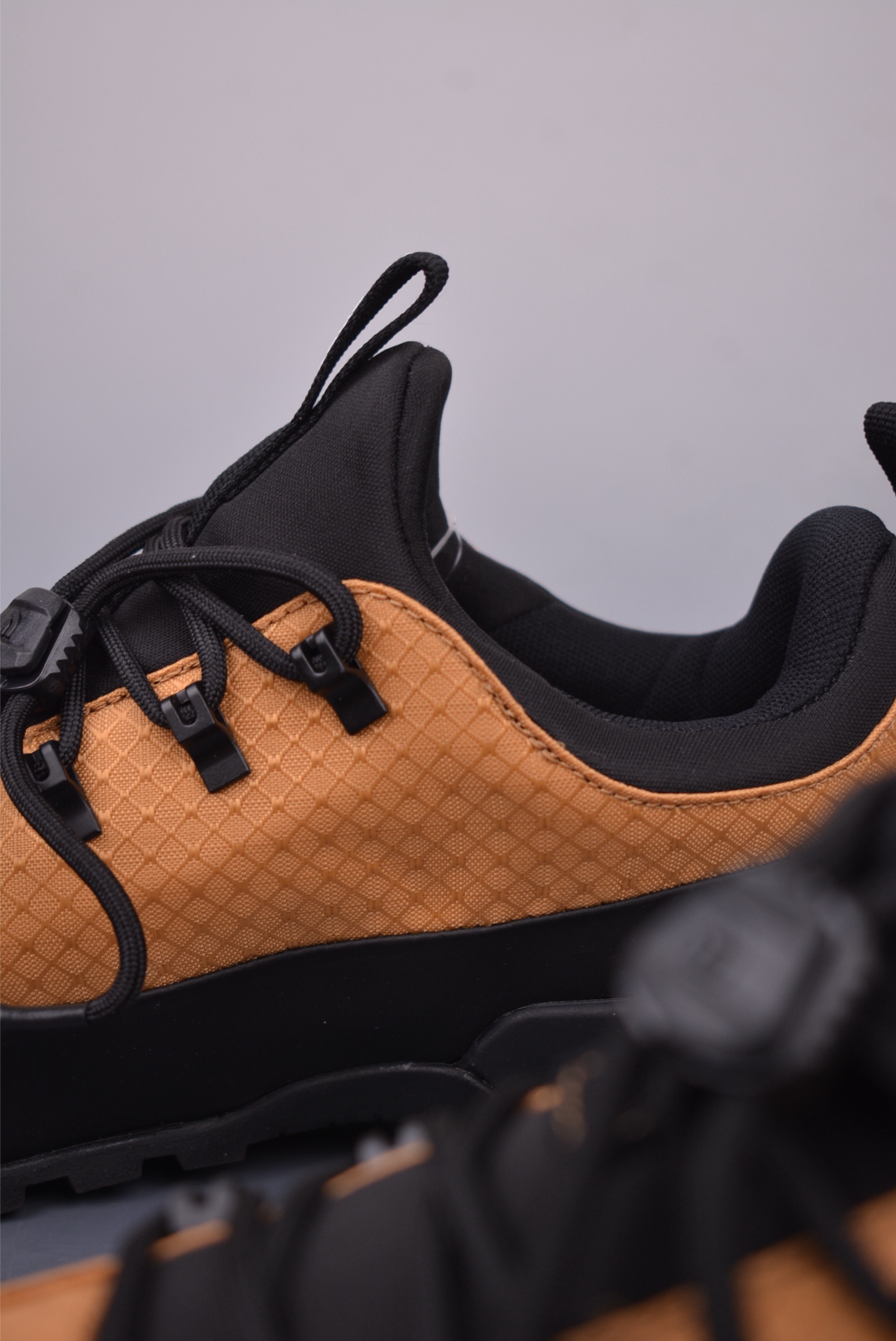 The North Face Glenclyffe Low sneakers black and yellow NF0A817BKOM-085