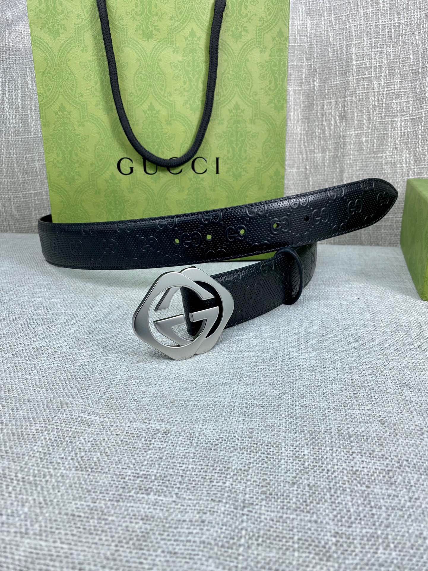 Gucci black embossed leather belt  width 4.0CM