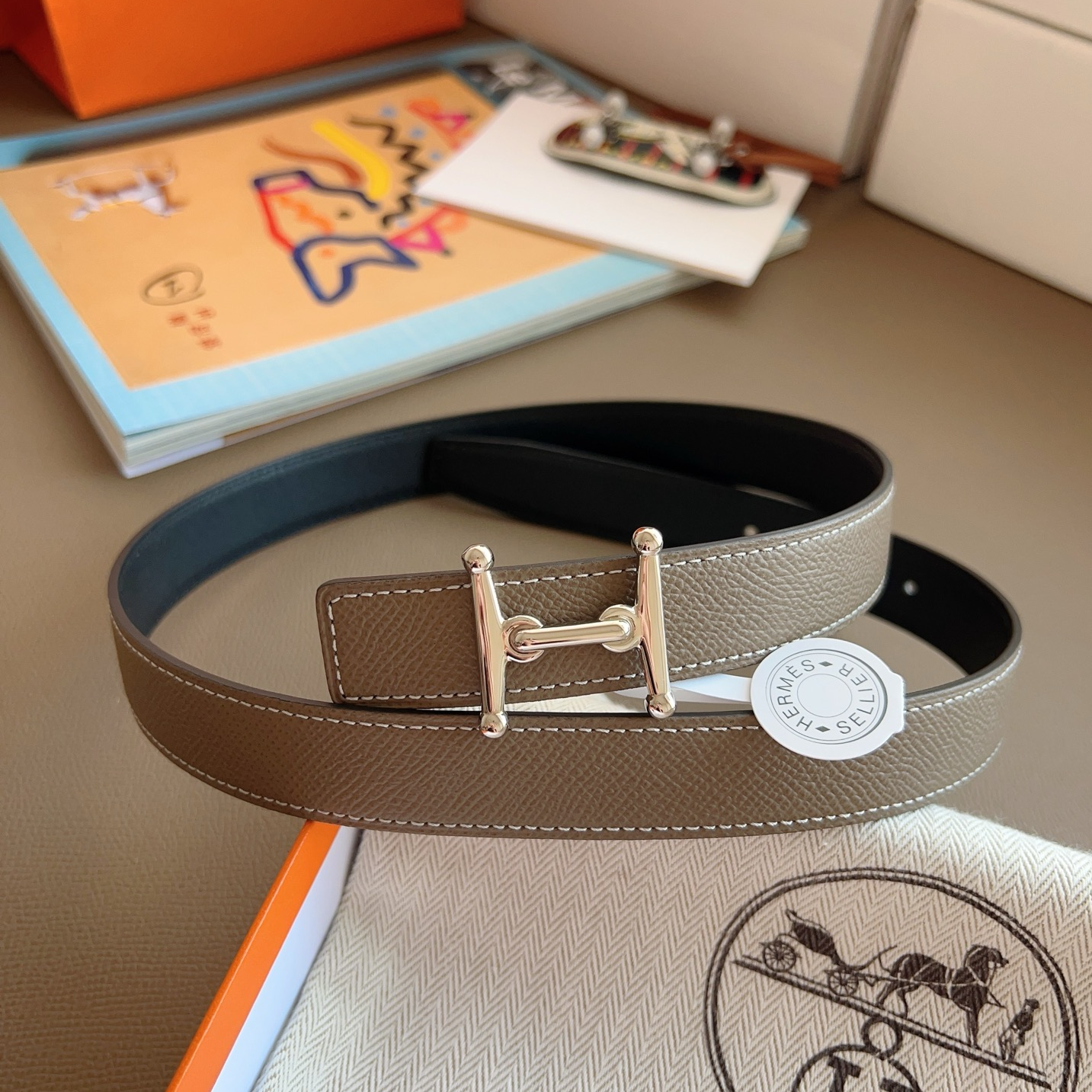 Hermès 2025 New Women's Double-Sided Belt 2.4cm Width