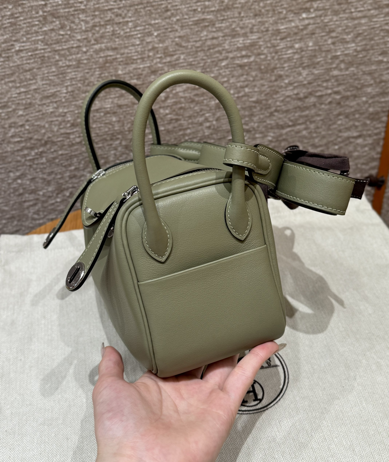 Hermès Lindy Q1Sauge Handbag (Handmade to Order)