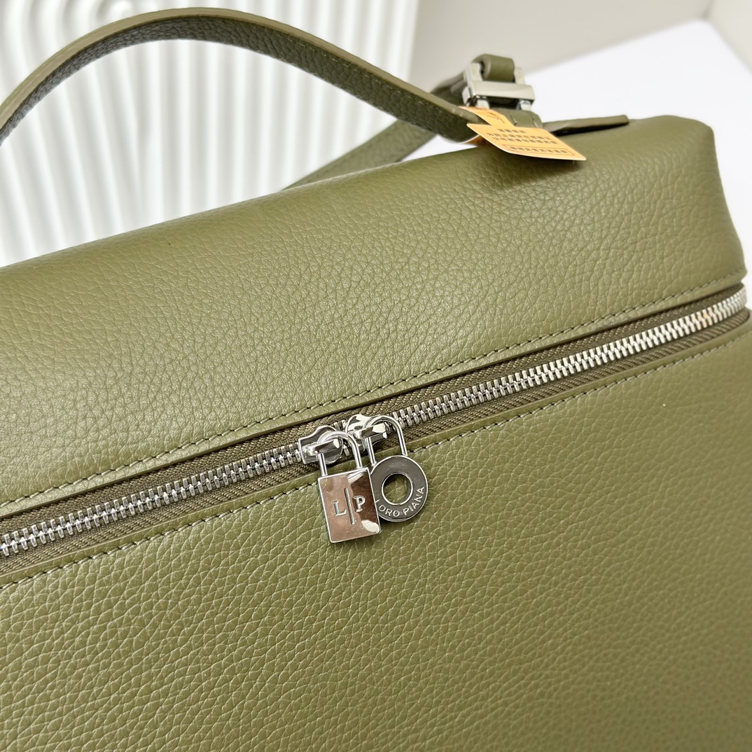 Loro Piana Extra poet L27 Clutch FAI8511