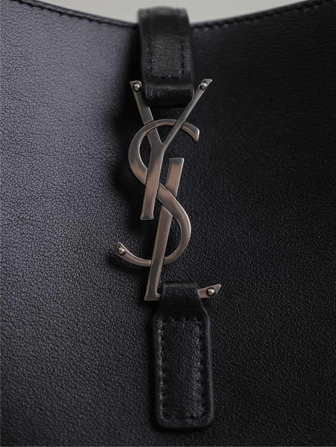 Yves Saint Laurent LE 5A7 Underarm Bag 713938
