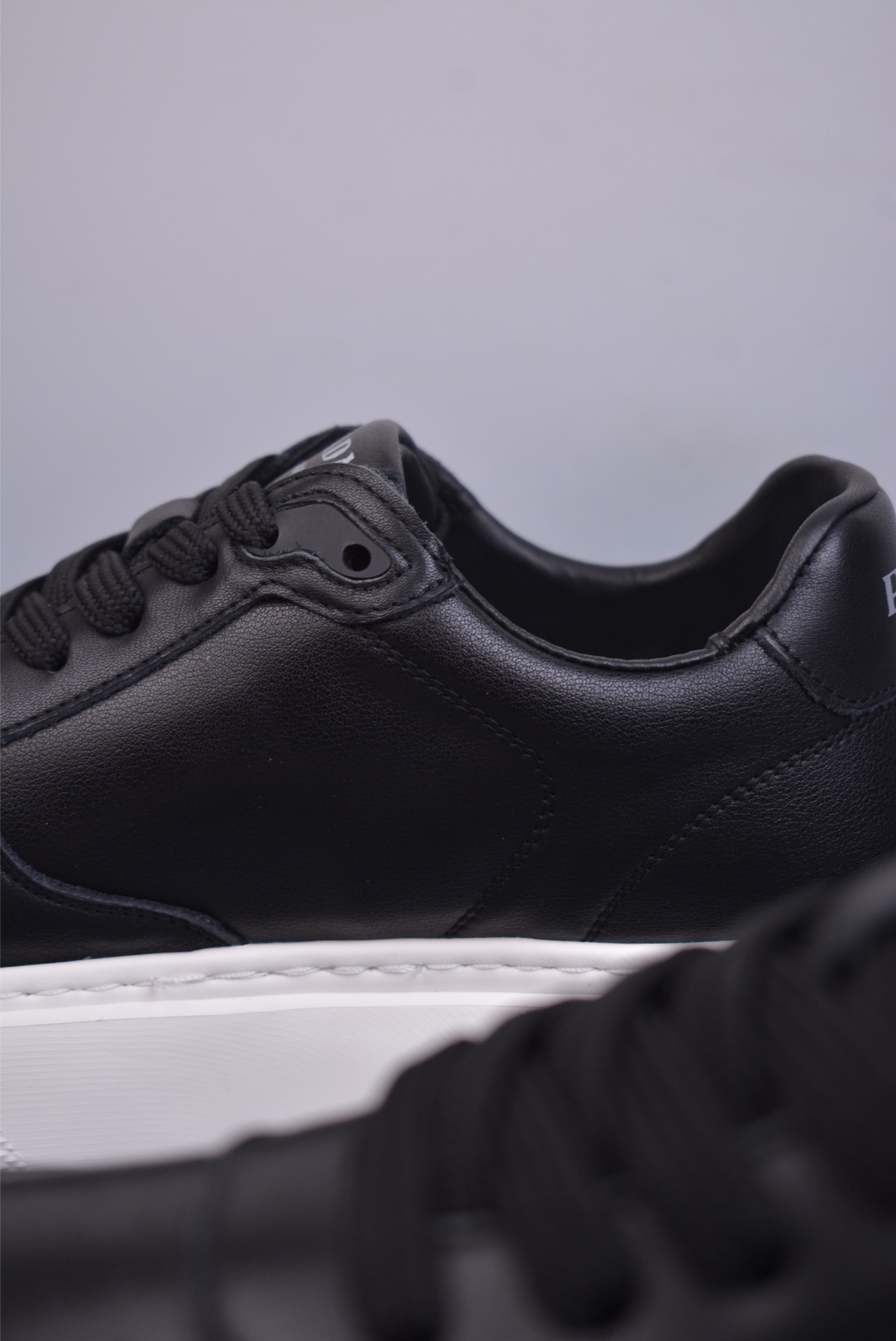 Prada PRAX 01 Triangle Logo Leather Sneakers Triangle Series Sports Shoes Black and White 3D968M