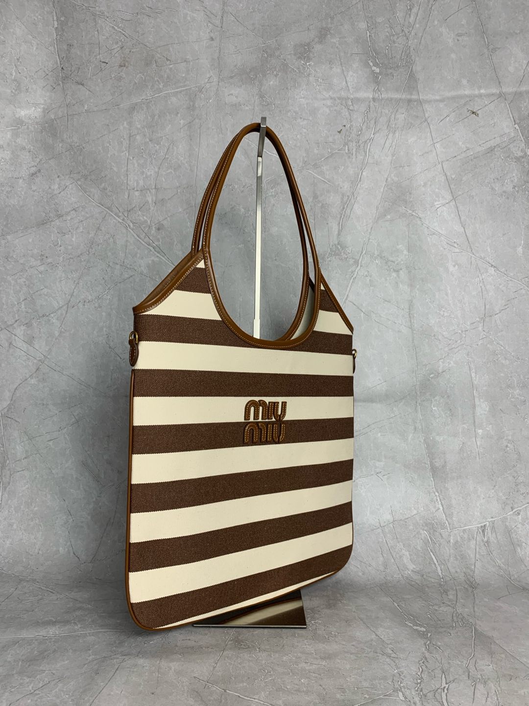Miu Miu Vertical Tote Bag 5BG231