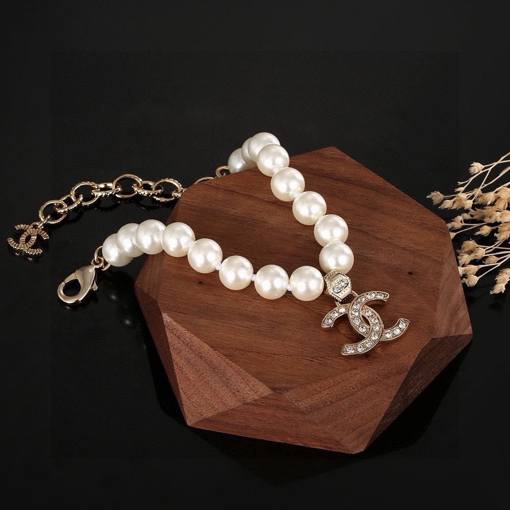 Chanel new pearl bracelet