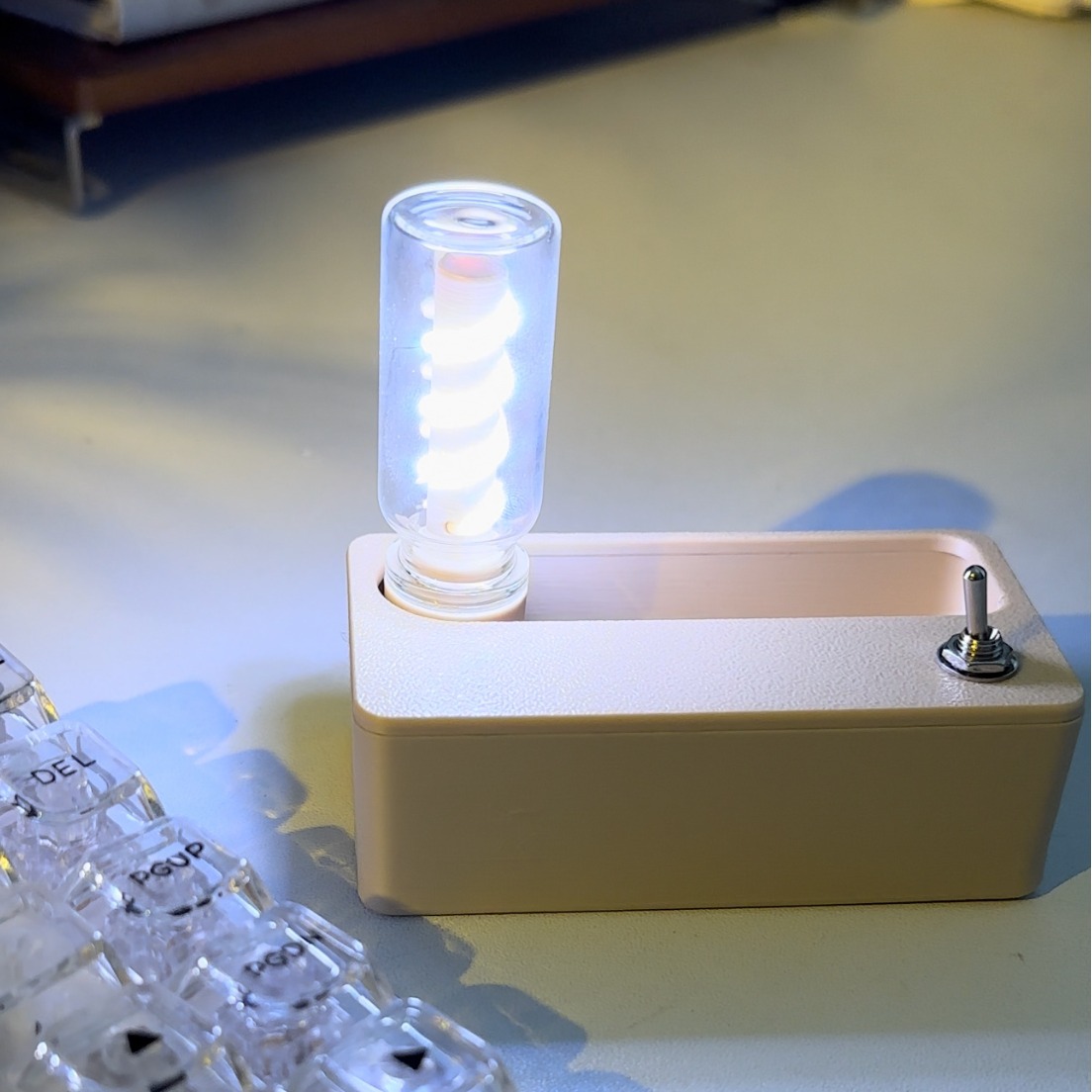 ✨Creative Magnetic Flippable Table Lamp