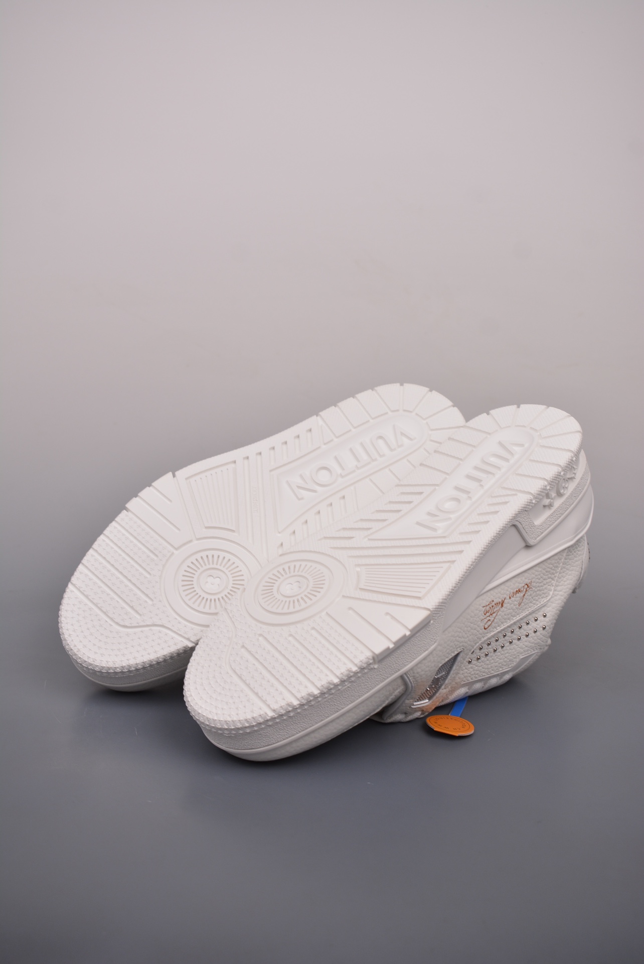2021 Louis Vuitton Trainer Rivet White