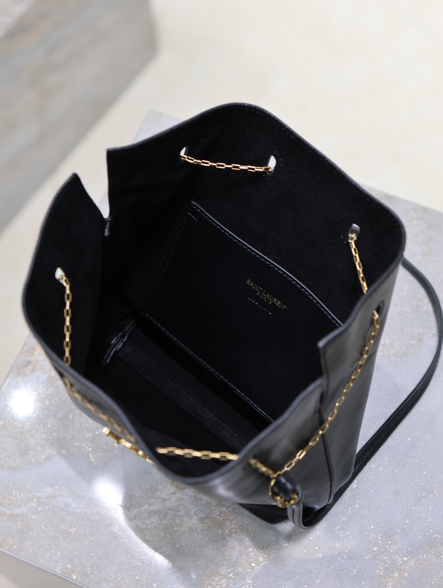 Yves Saint Laurent POCHON bucket bag 801070