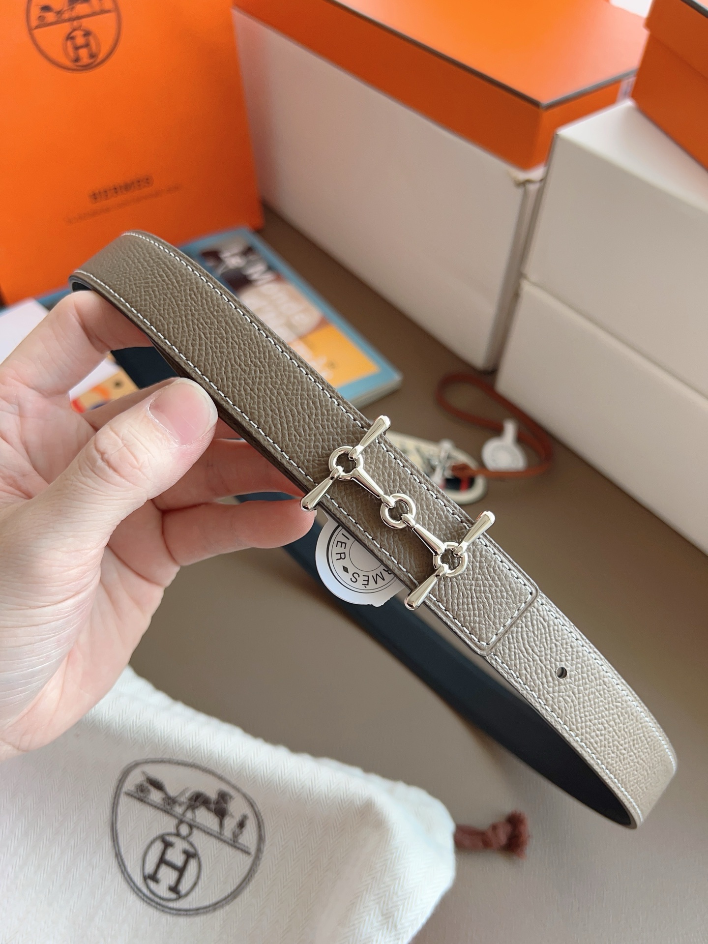 Hermès 2025 New Women's Double-Sided Belt 2.4cm Width