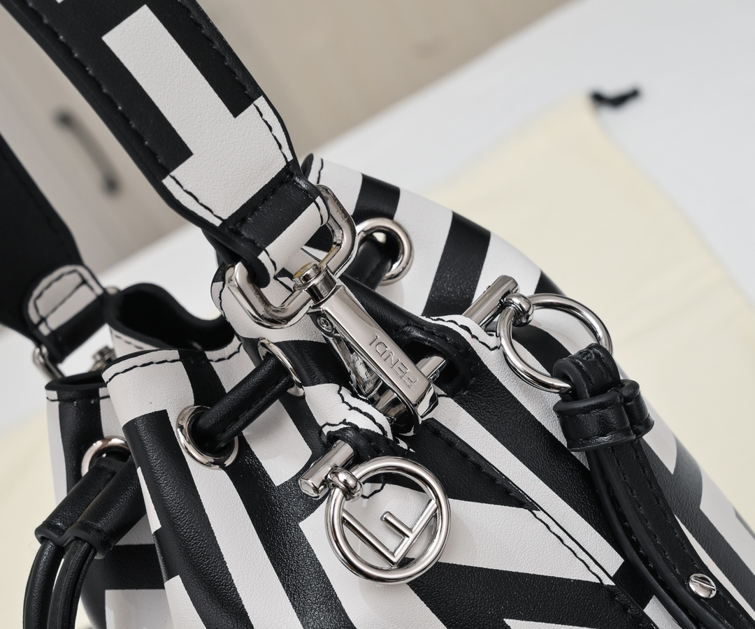 FENDI Mon Tresor Small Bucket Bag 8950