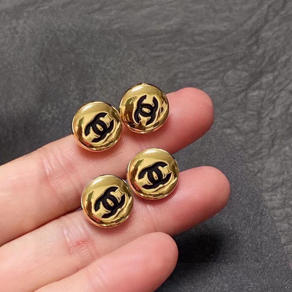 Chanel round gold beans letter new earrings