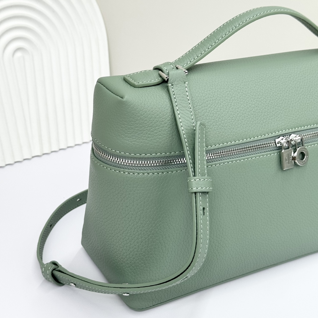Loro Piana Extra poet L27 Clutch FAI8511