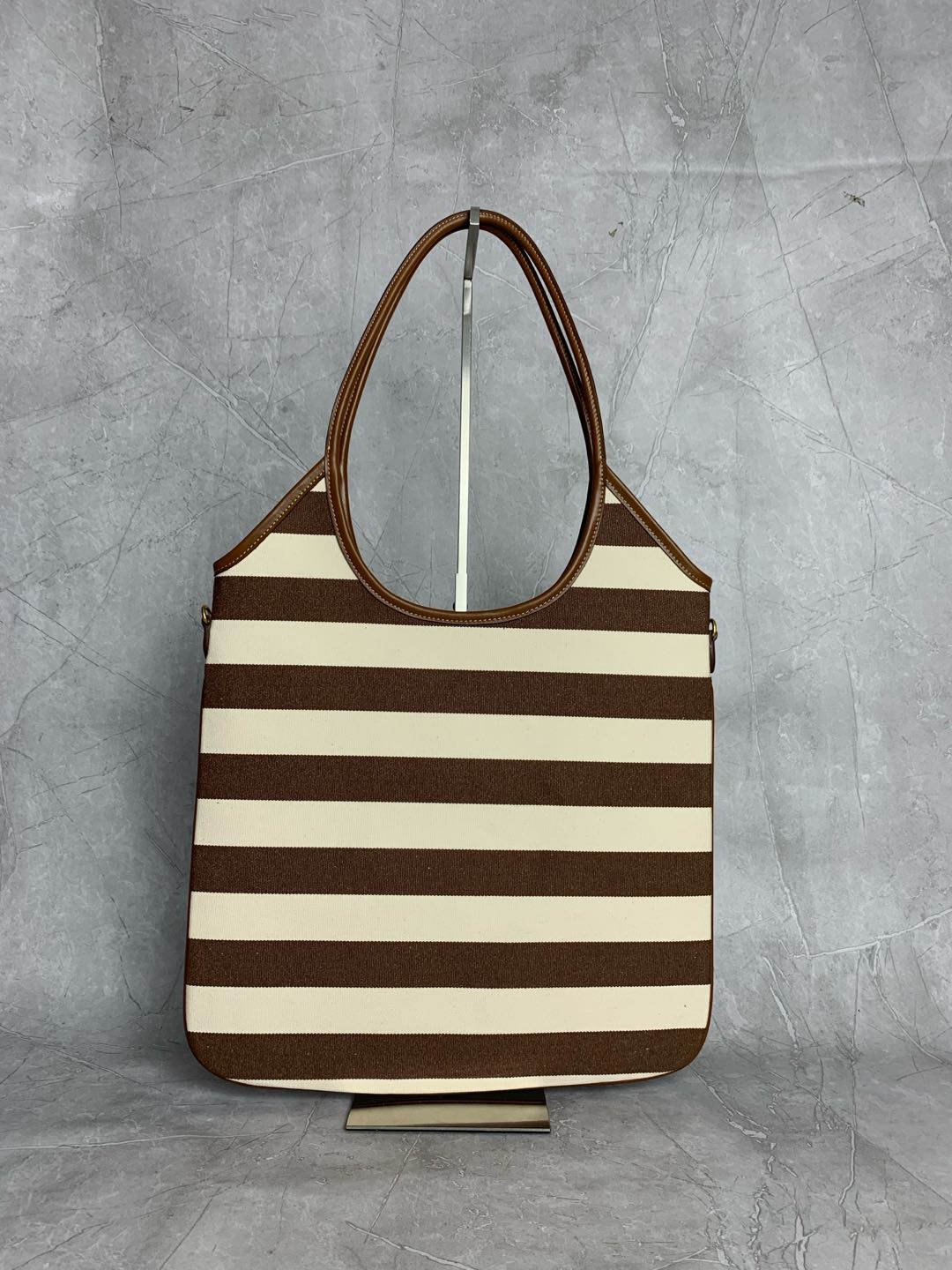 Miu Miu Vertical Tote Bag 5BG231