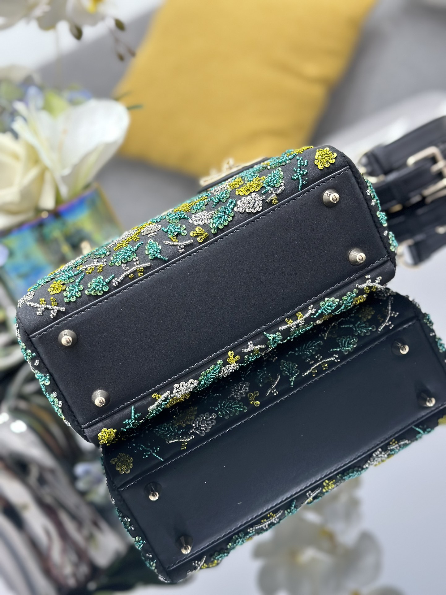 Dior Lady four-grid embroidered leaf beads Princess Diana bag M0538