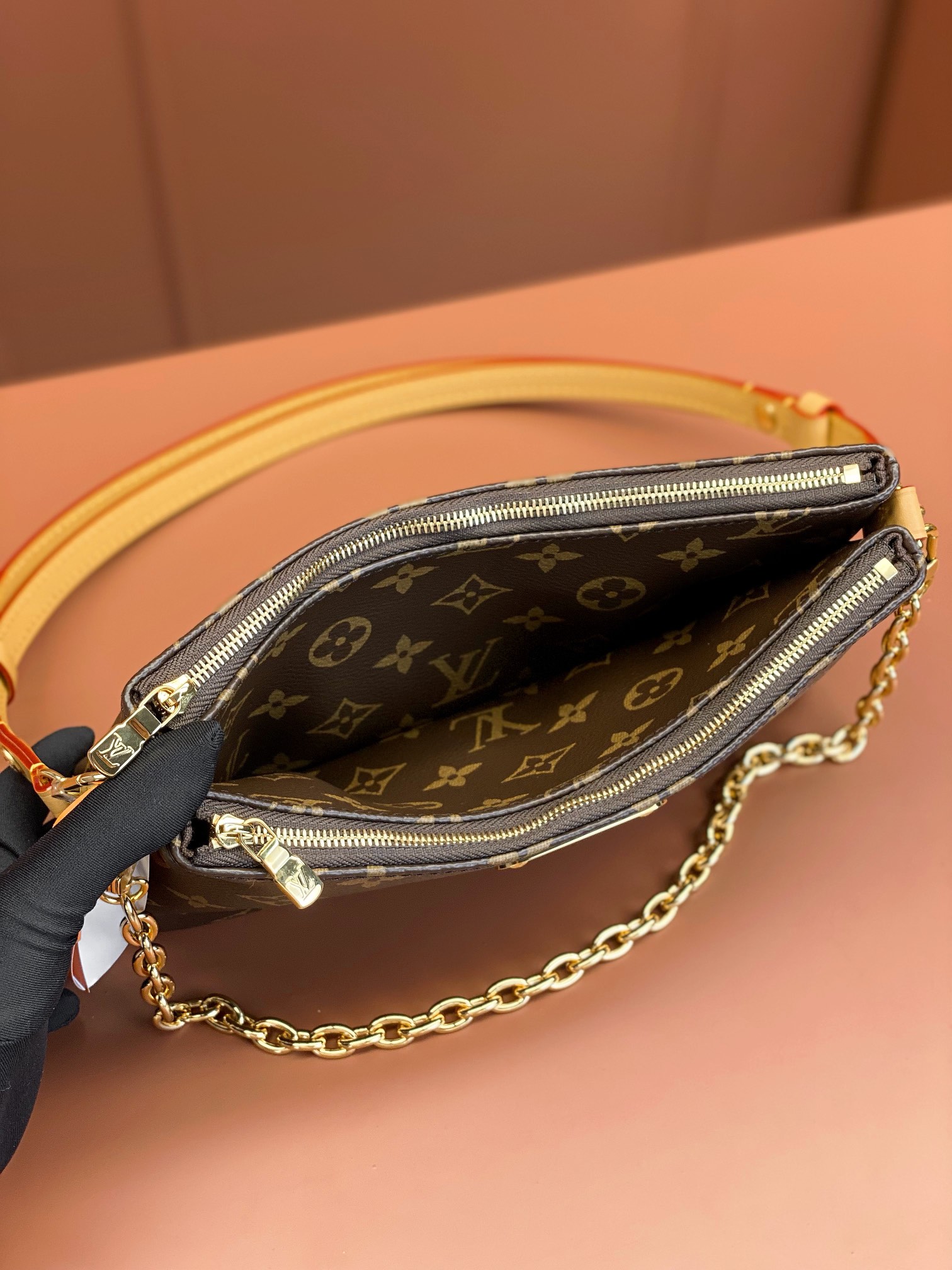 Louis Vuitton pochette bag M83008