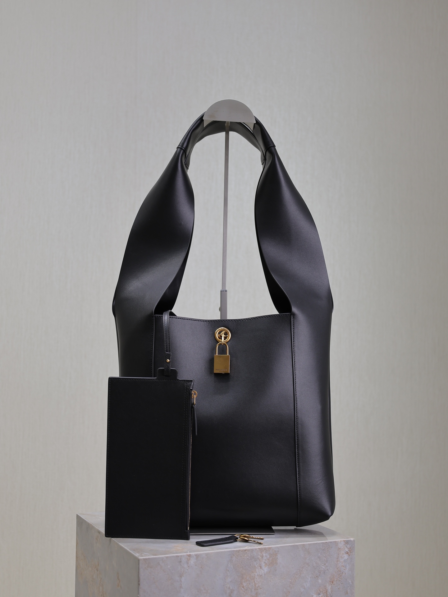 Yves Saint Laurent Hobo Shoulder Bag 773686