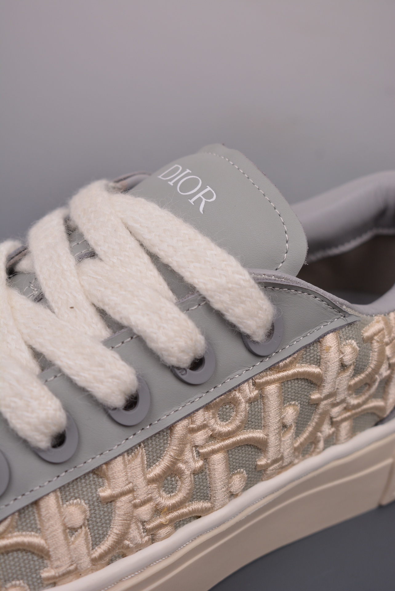 Dior B33 Low Top Sneakers Dior Gravity Off-White Embossed 3SN303ZYQ_H868