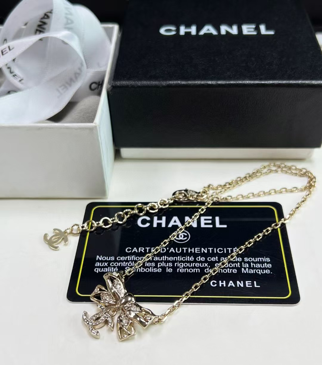 CHAN 24 Lace Bow Necklace