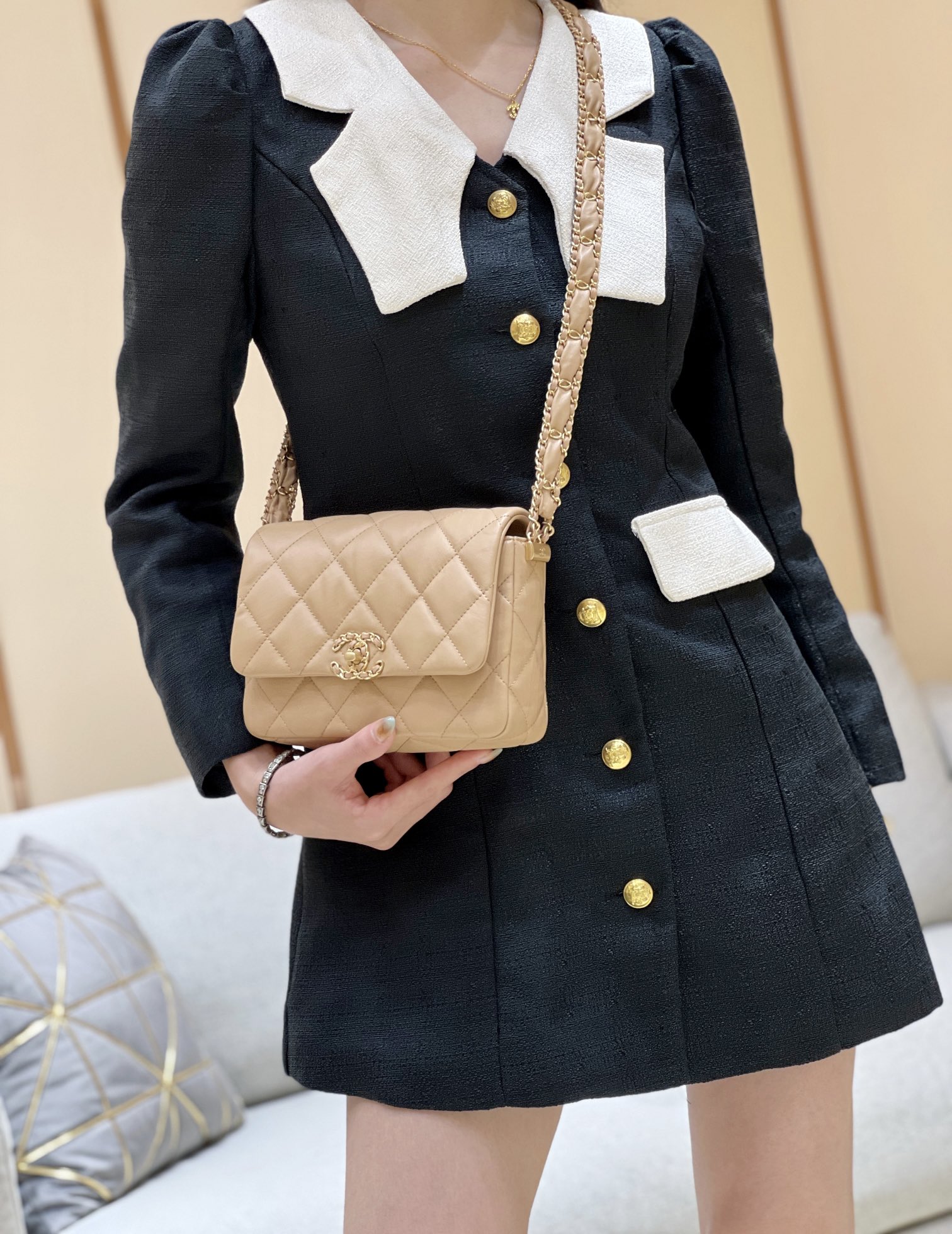 Chanel 23K Autumn and Winter Series Retro Tofu Bag AS4423