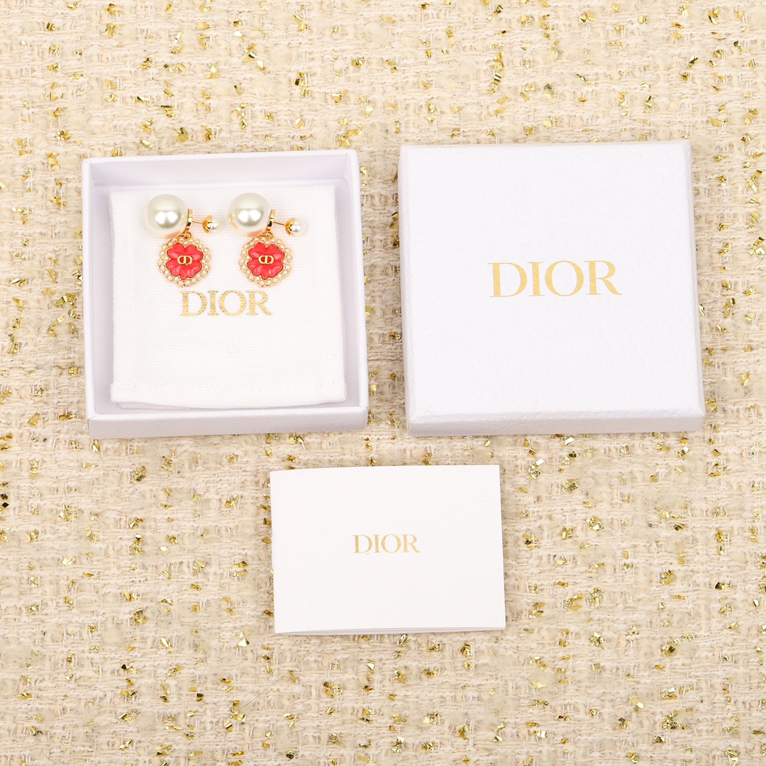 Dior four-leaf clover CD pearl earrings