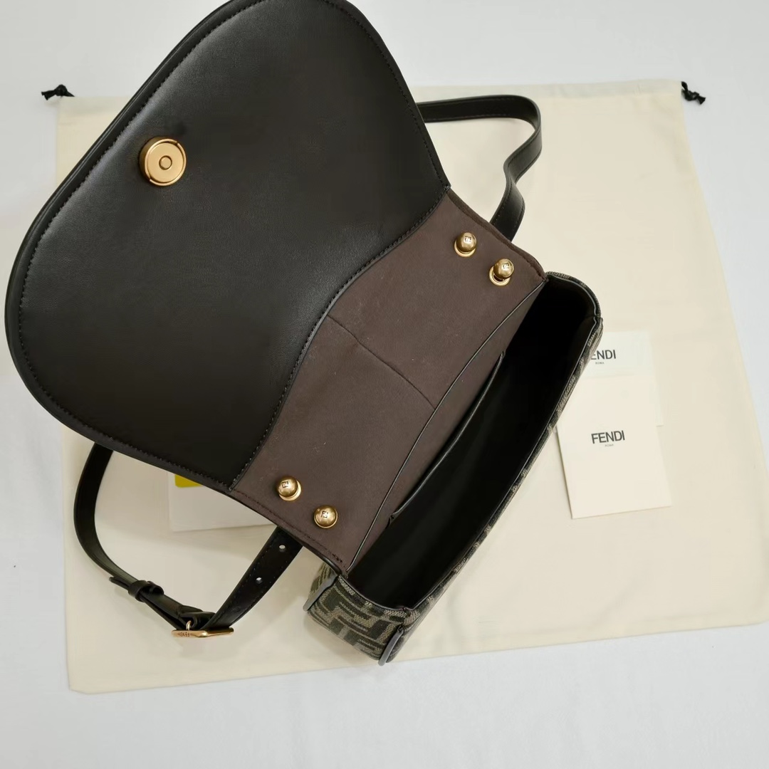 FENDI C'mon series retro large flap bag 6652
