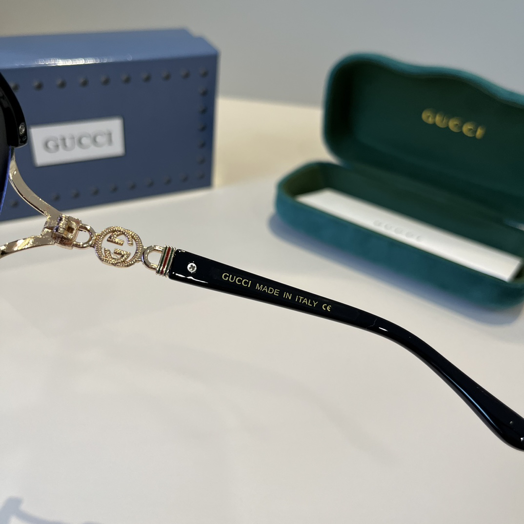 Gucci Round Frame Sunglasses