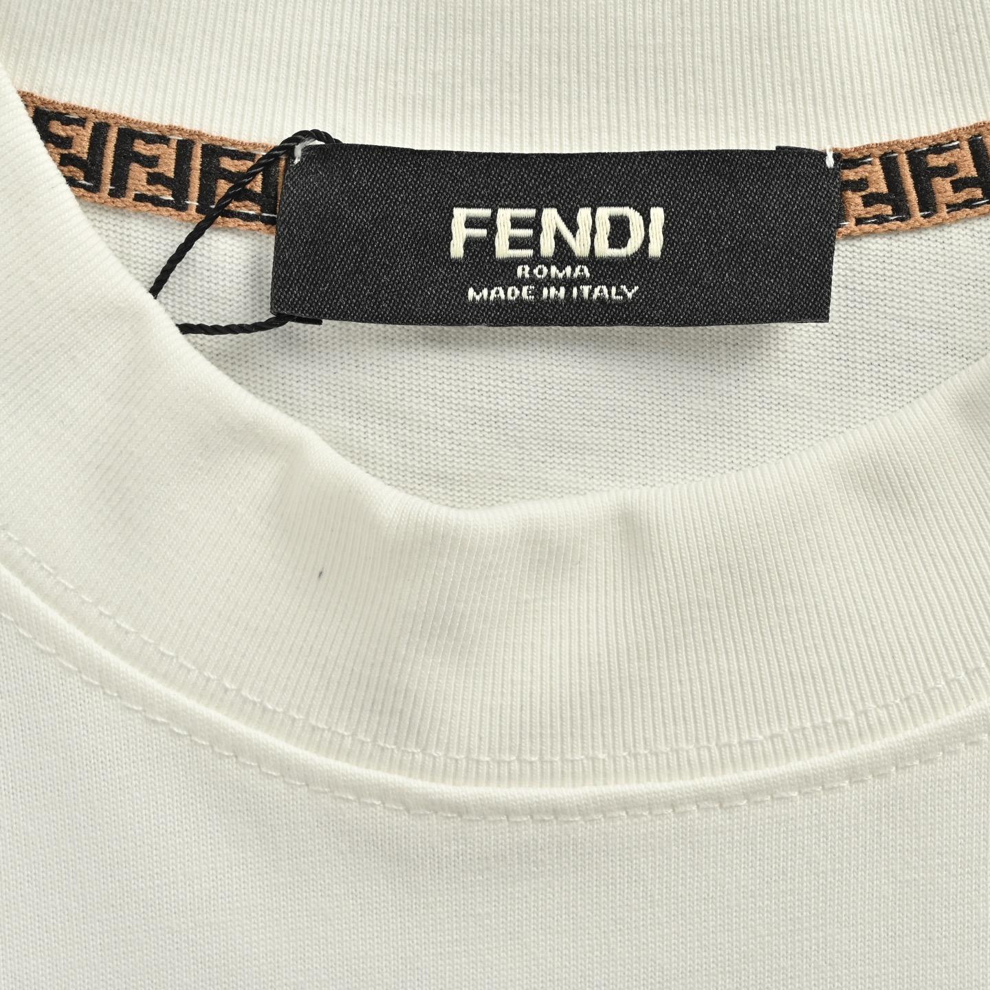Fendi 25ss rendered lettering logo printed short sleeves