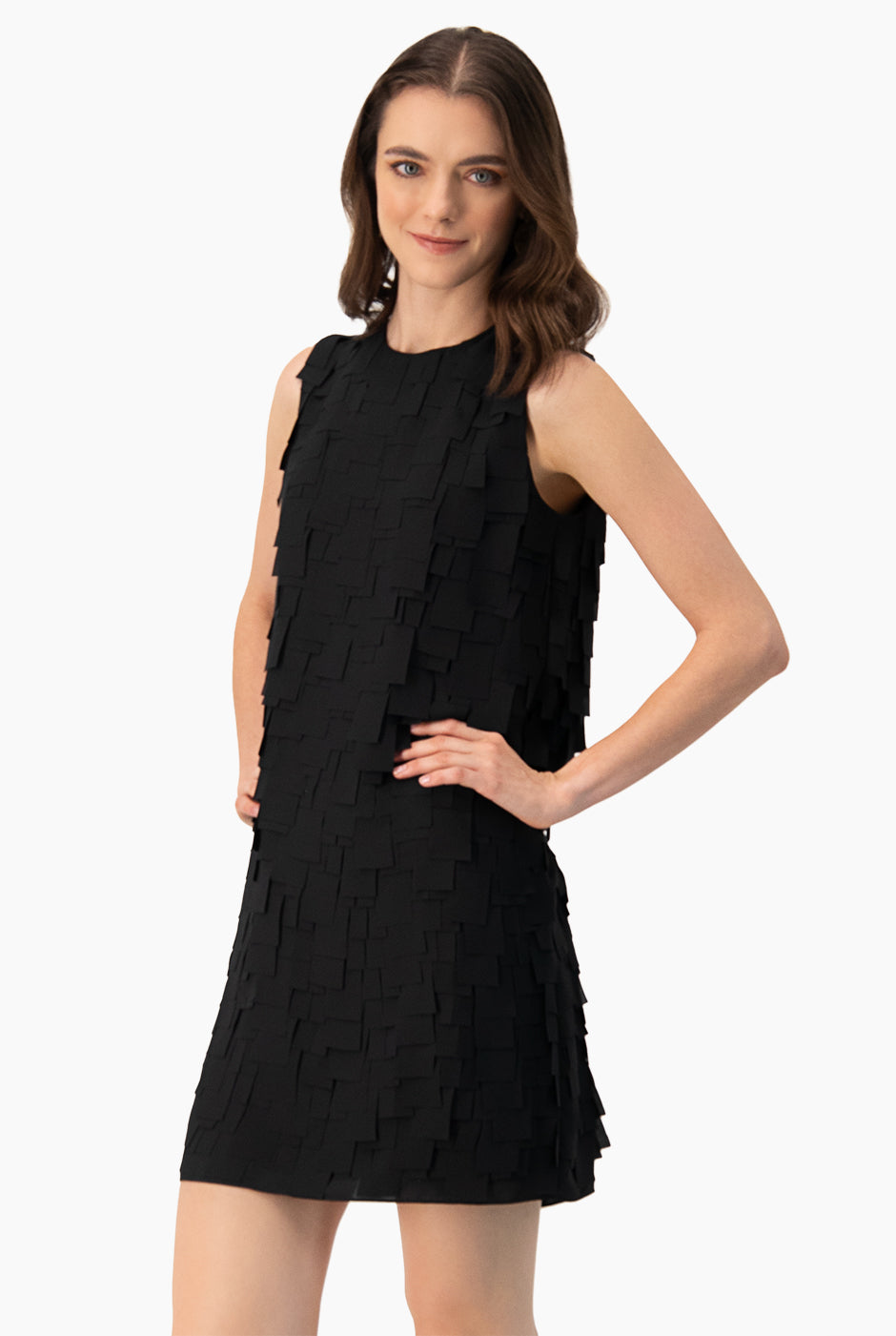 Vestido corto negro sin mangas