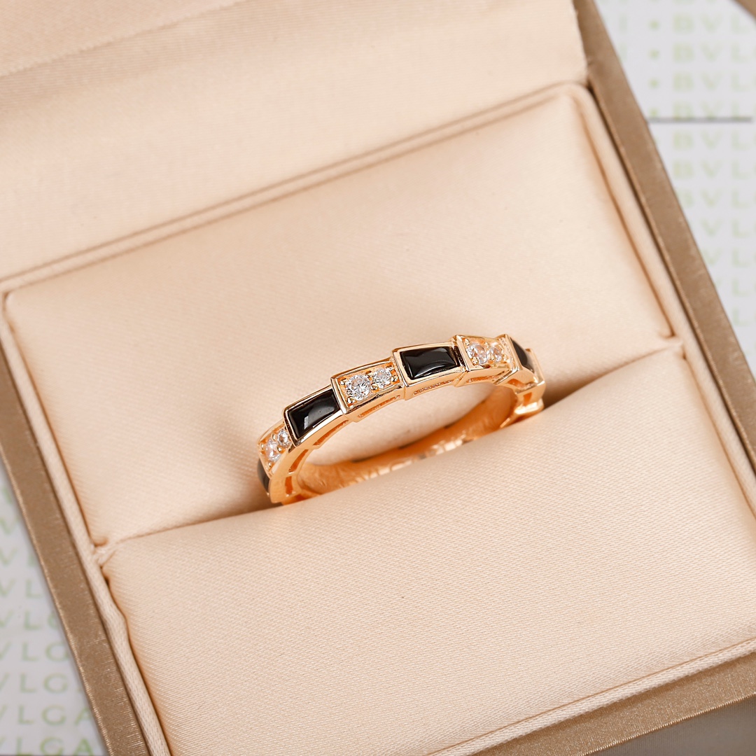 Bulgari Serpenti series mother-of-pearl diamond ring
