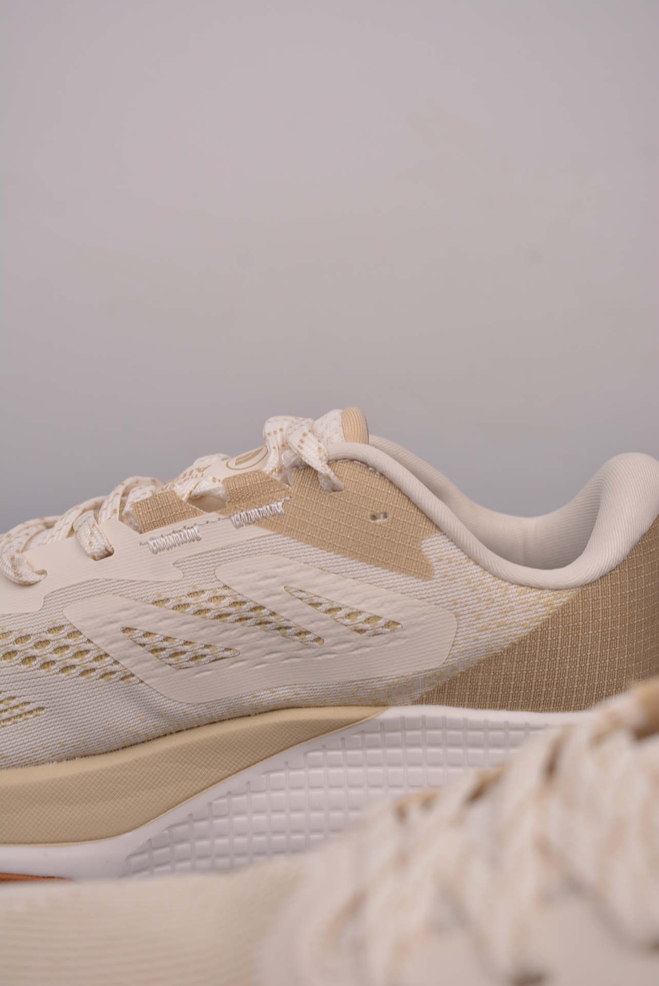 The North Face Altamesa 500 sneakers in off-white khaki NF0A83N3TOB-085