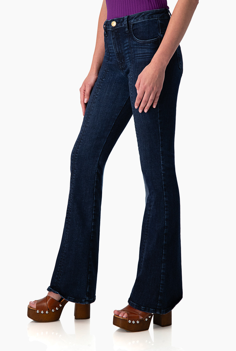 Jeans acampanado marino de un boton