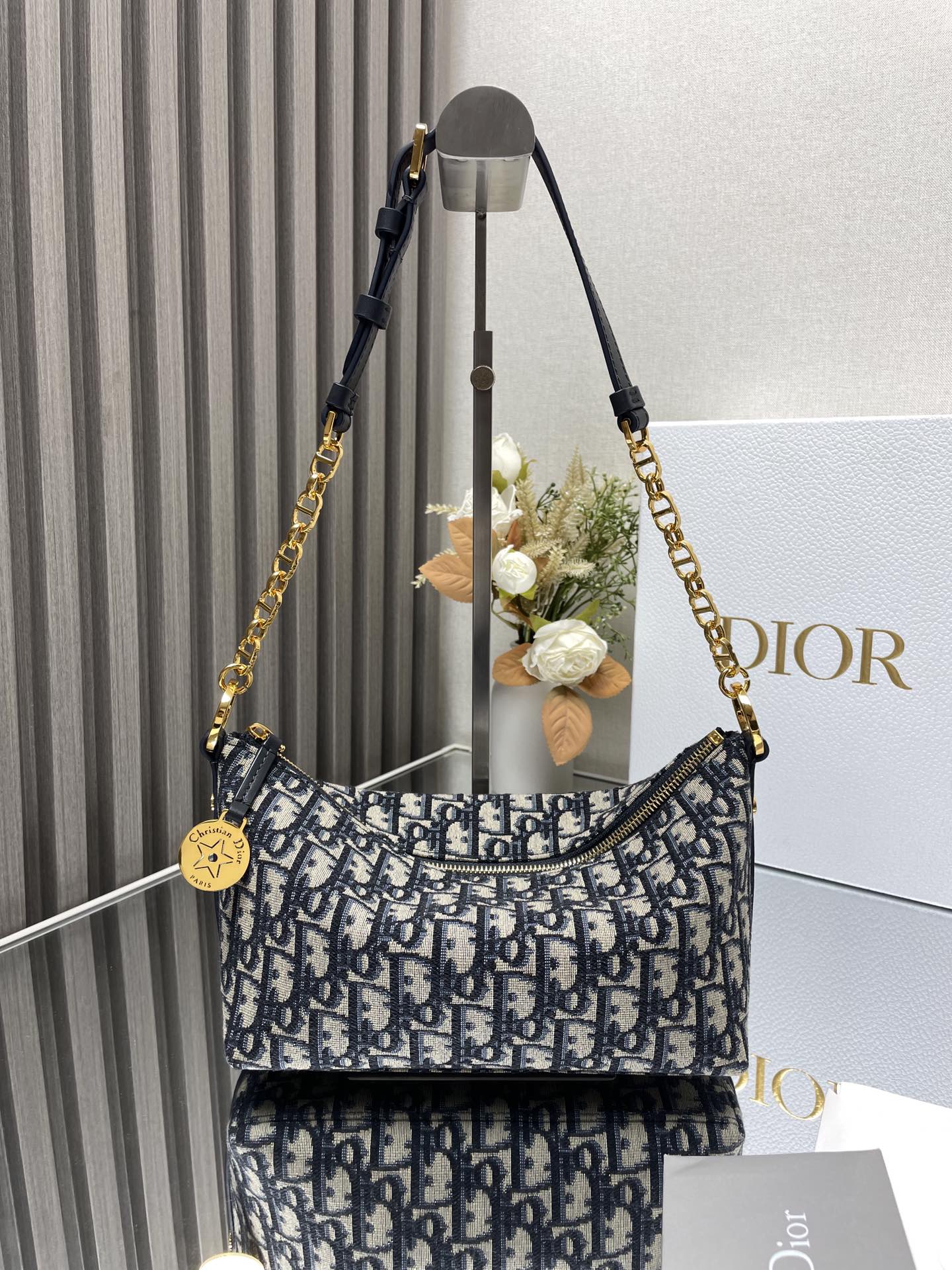 Dior star Hobo chain bag 3202