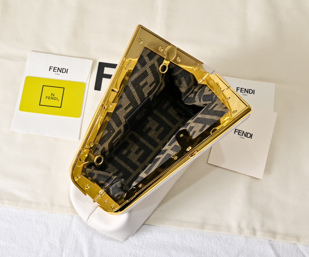 FENDI First Shoulder Bag 80016