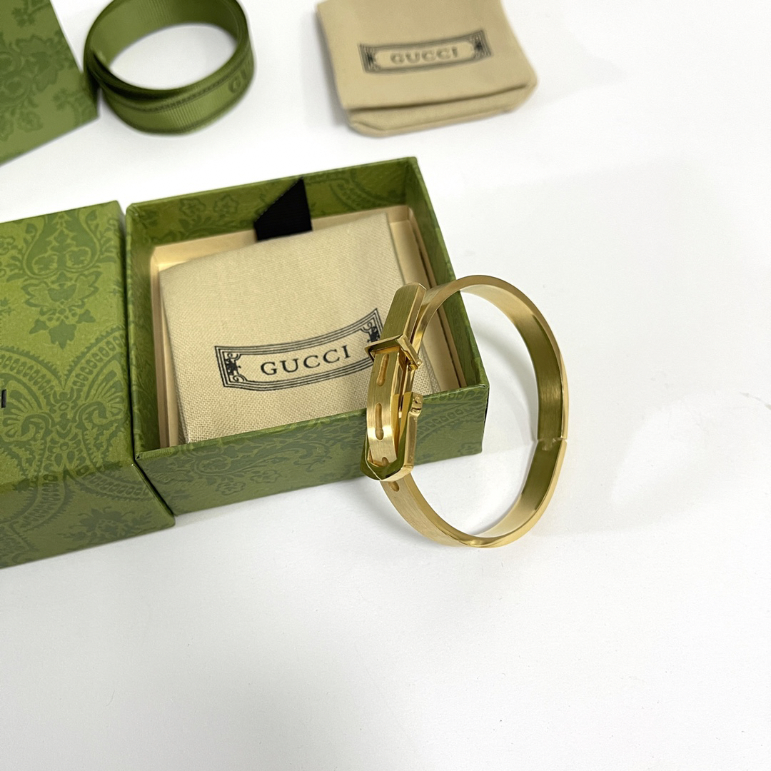 Gucci gold leather bracelet