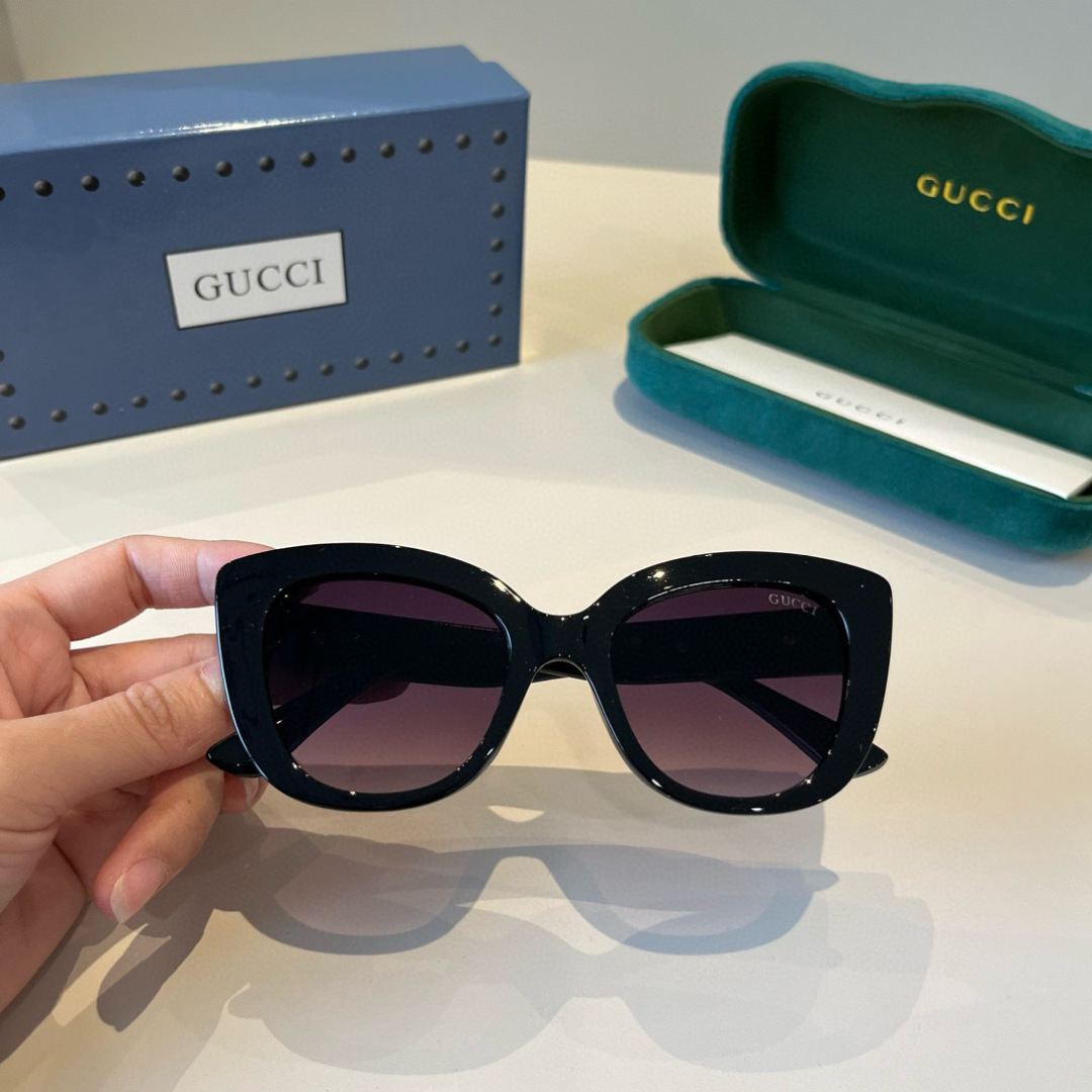 Gucci Round Frame Sunglasses