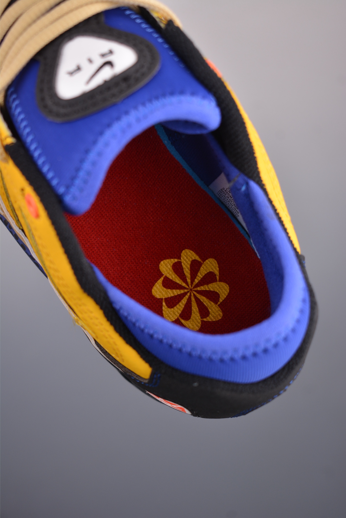 Nike ACG Air Exploraid Yellow Blue Black  FJ1920-400