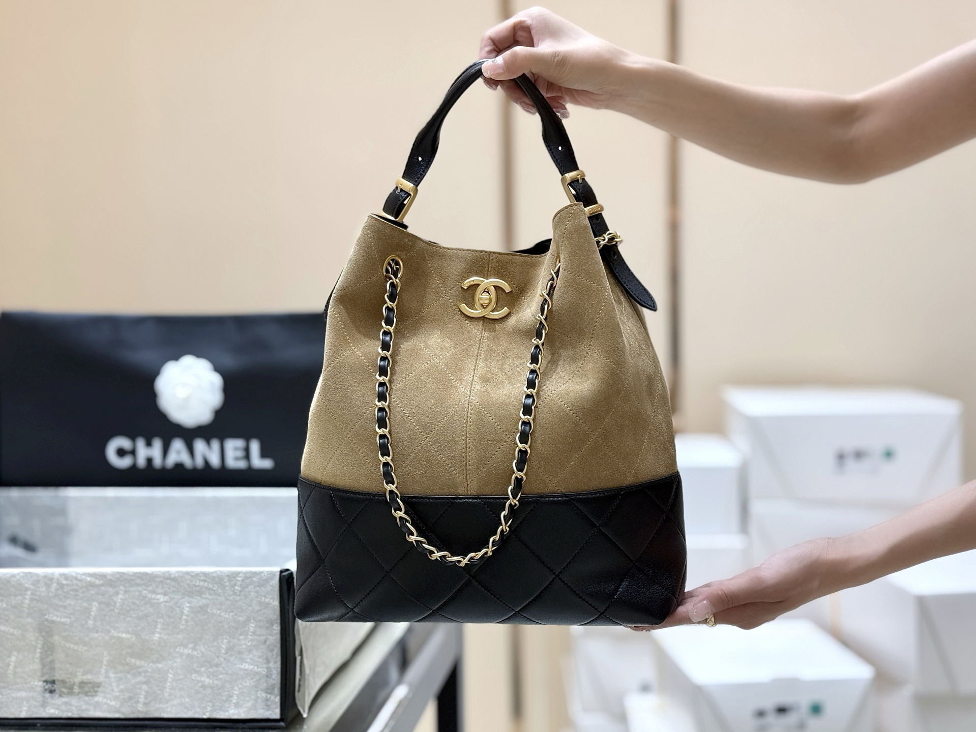 Chanel 25A High-end Handicraft Workshop Suede Colorblock Vertical Hobo AS5636 00158