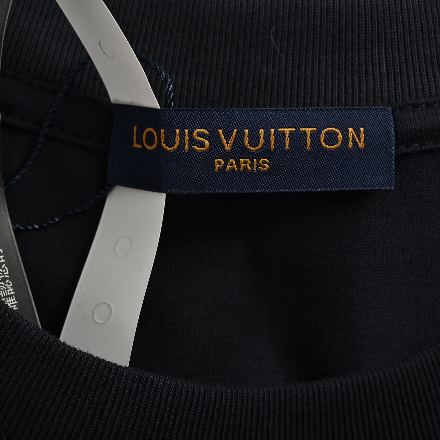 Louis Vuitton Big V inverted letter print logo short sleeves