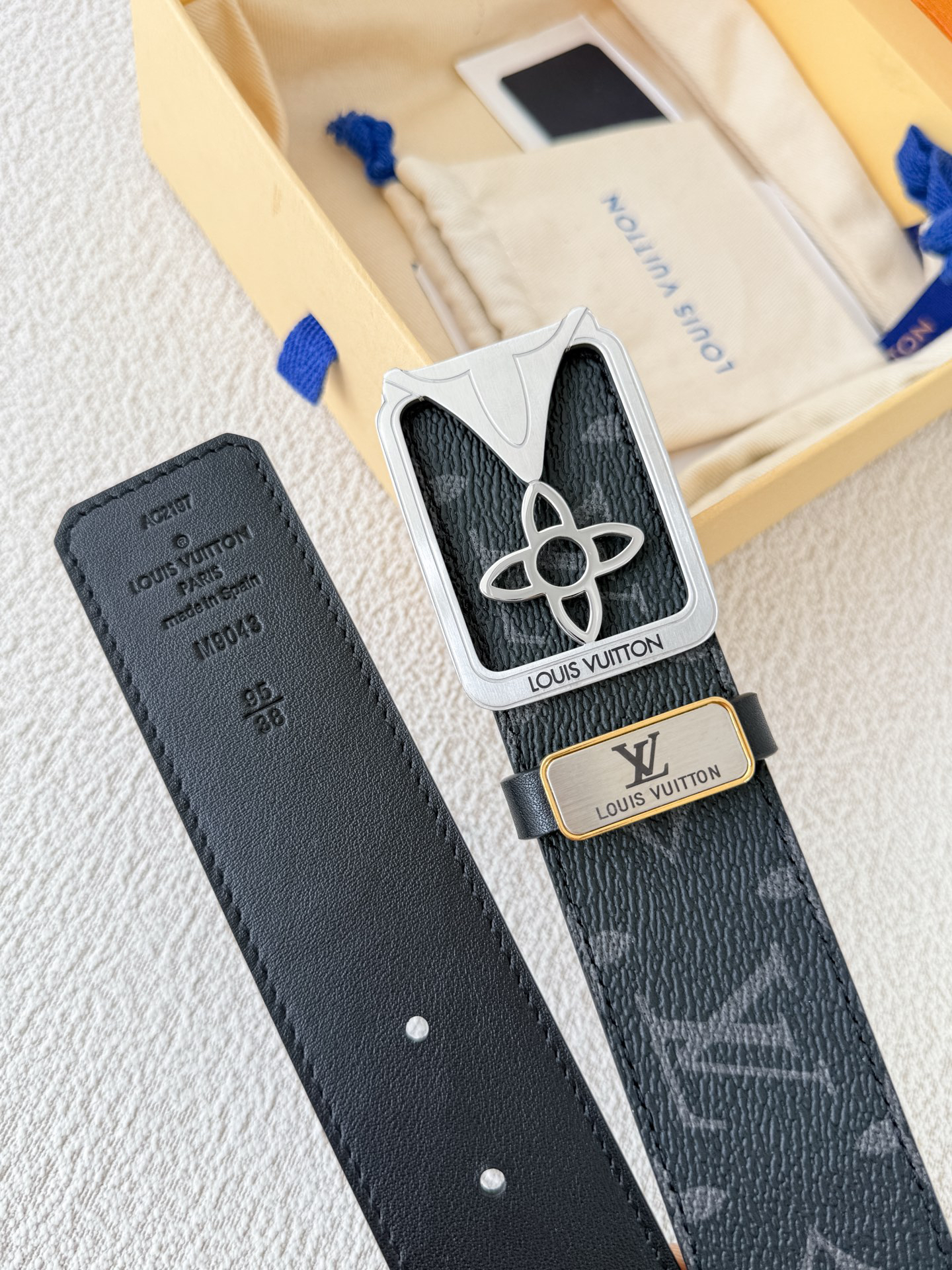 Louis Vuitton Presbyopic Calfskin Men's Belt 3.8CM Width