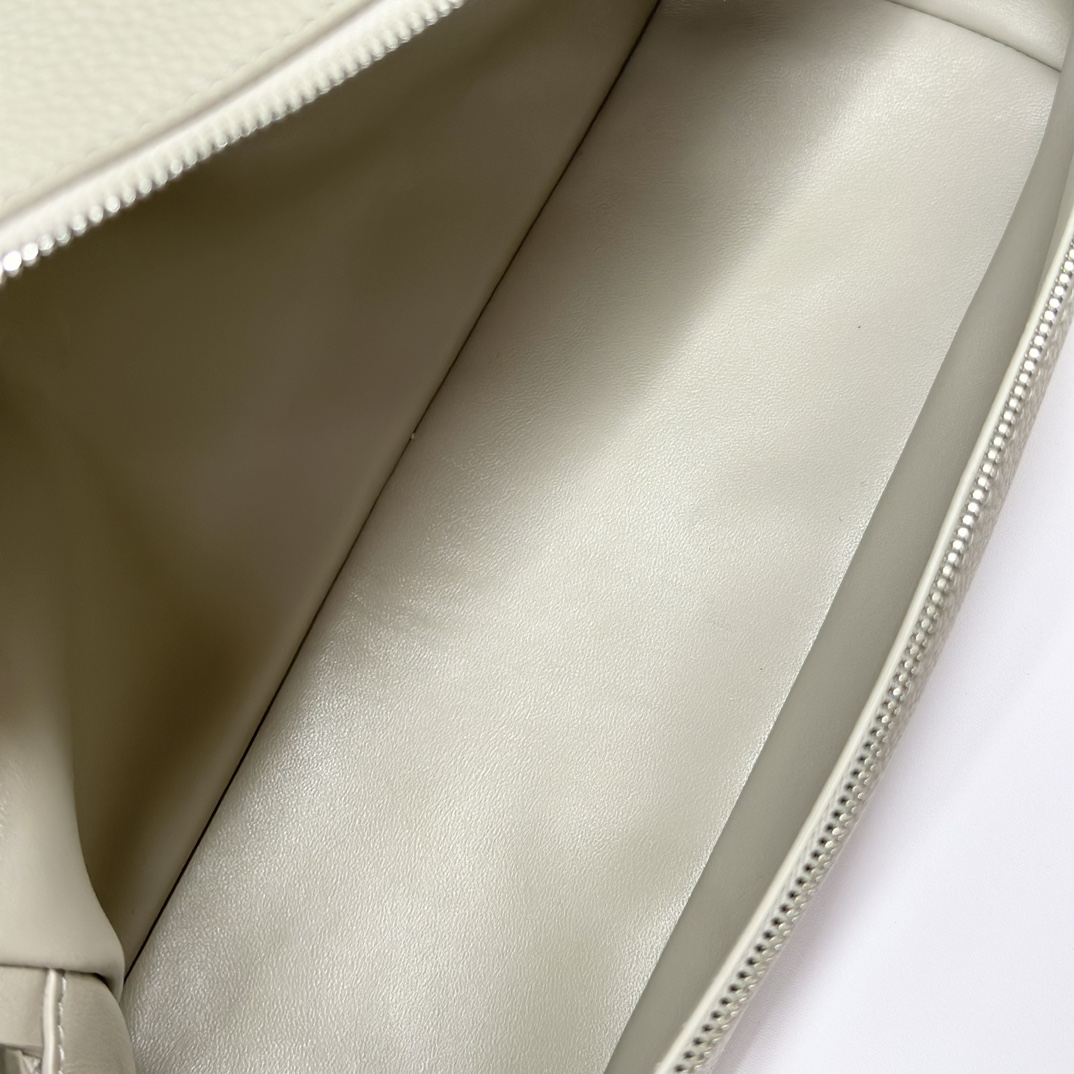 Loro Piana Extra poet L27 Clutch FAI8511
