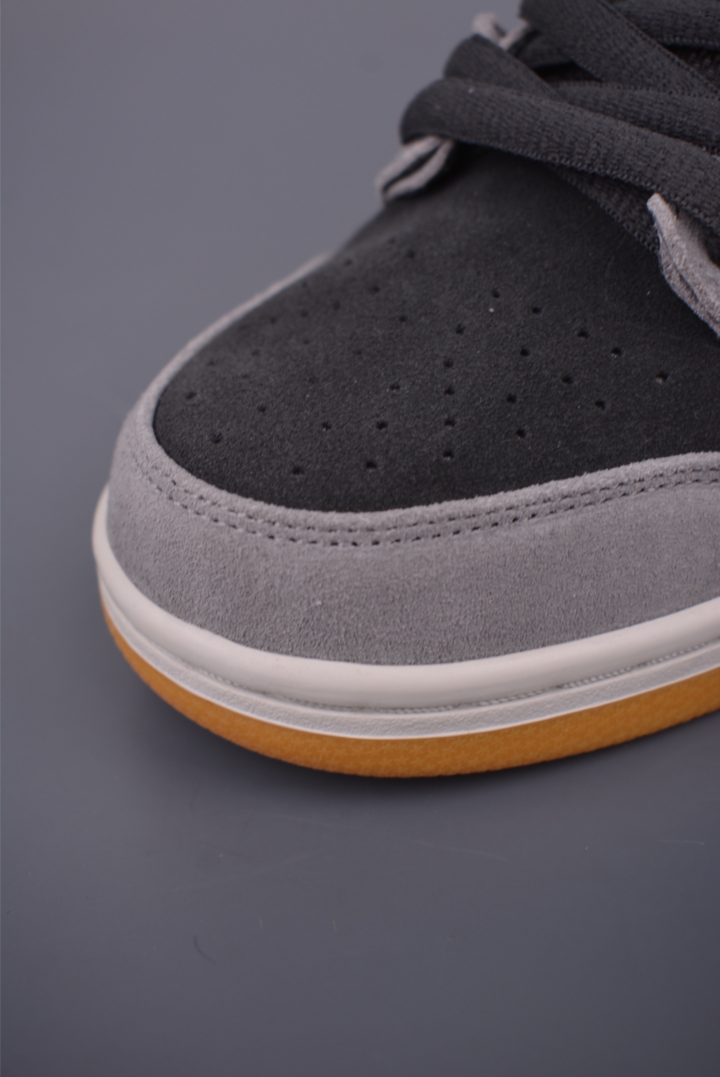 Nike SB Dunk Pro “Black and Smoke Grey” HF3063-001