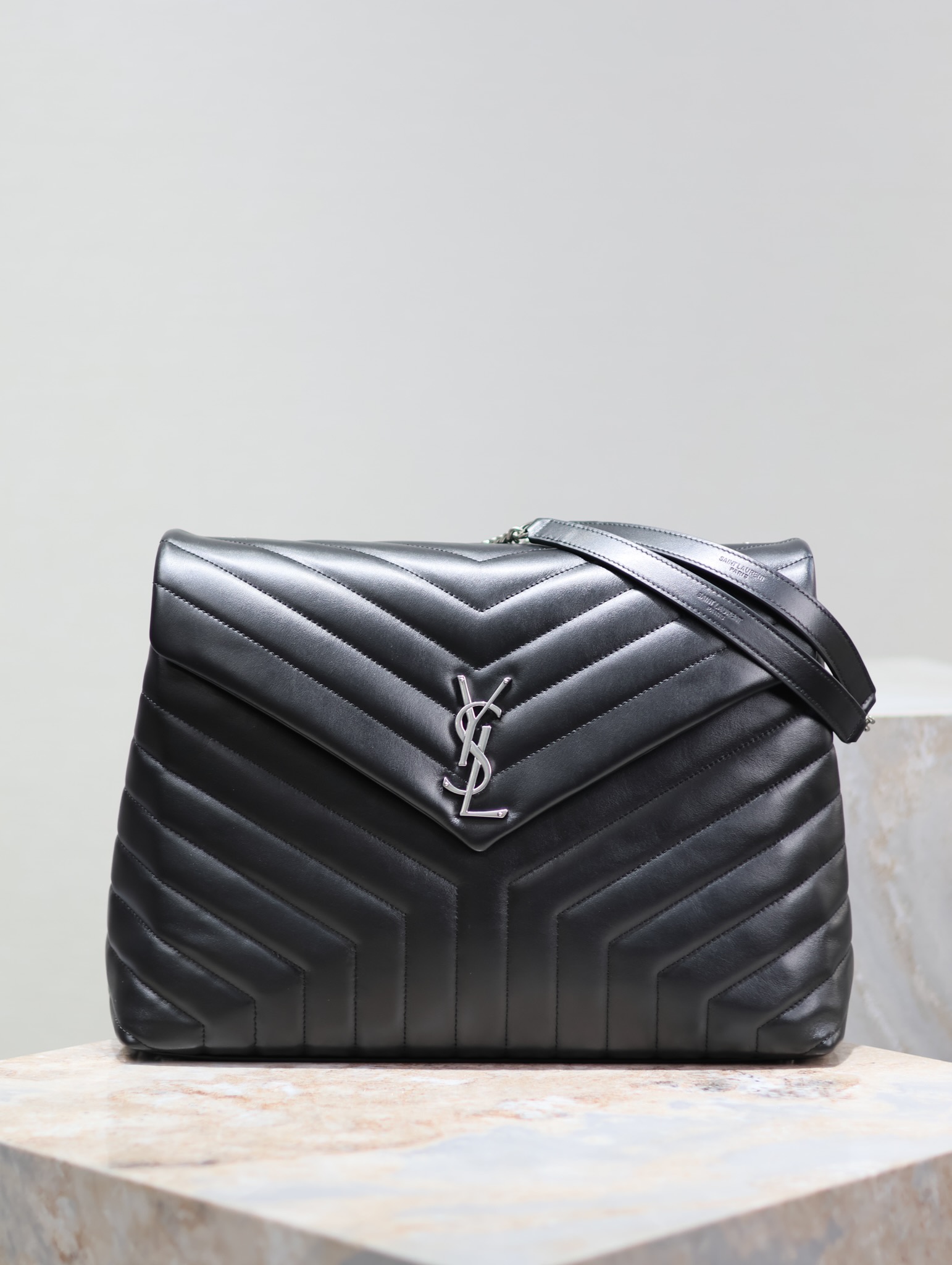 Saint Laurent LouLou Large Tote 574947