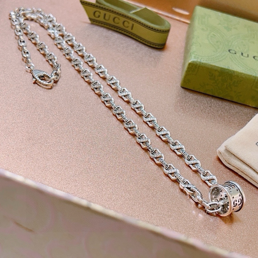 Gucci Anger Forest Series GG Hollow Ring Vintage Chain Necklace