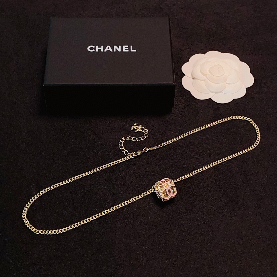 Chanel new square hollow necklace