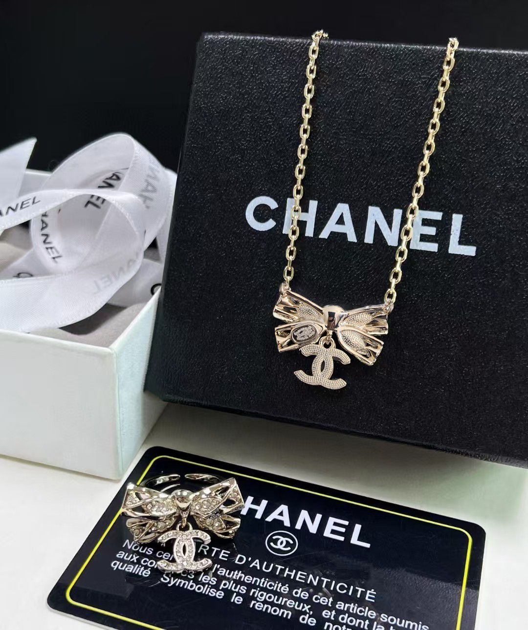 CHAN 24 Lace Bow Necklace